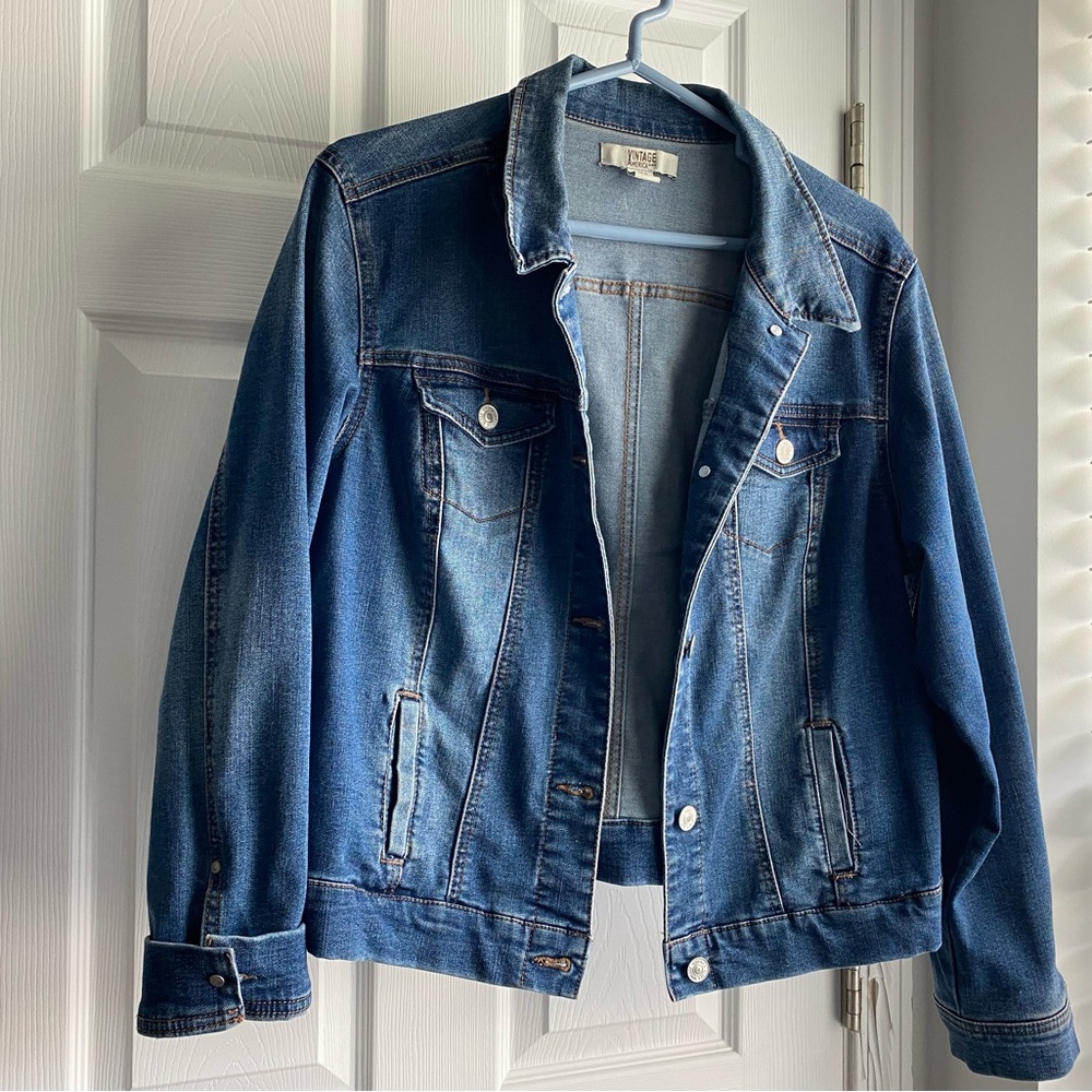 A NWOT Classic denim Jean Jacket, never worn, size XL, by Vintage America Blues